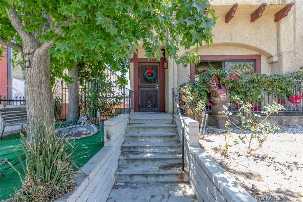 Property Photo:  14840 Parthenia Street 19  CA 91402 