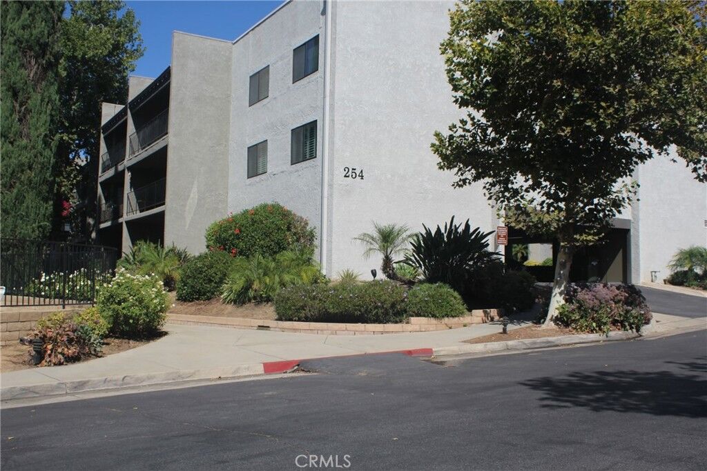 Property Photo:  254 E Fern Avenue 211  CA 92373 