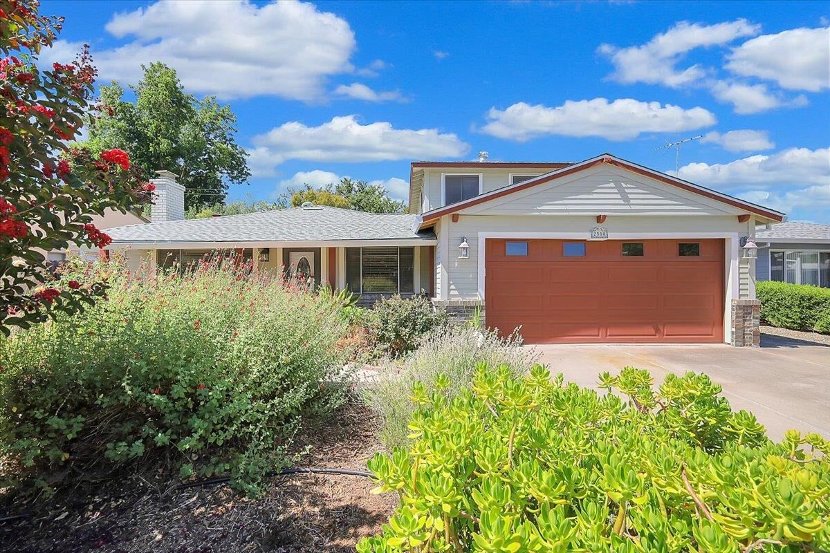 Property Photo: 2500 Fernandez Drive CA 95822