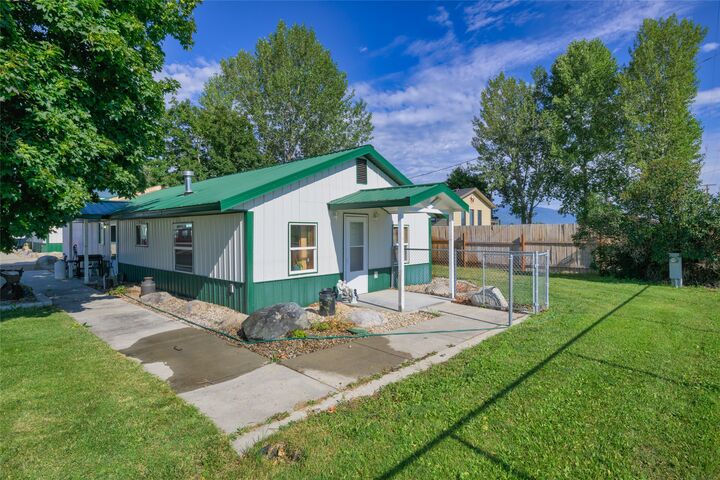 Property Photo: 1033 Old Corvallis Road MT 59828