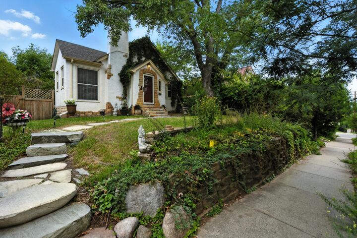 1136 Xerxes Avenue S  Minneapolis MN 55405 photo