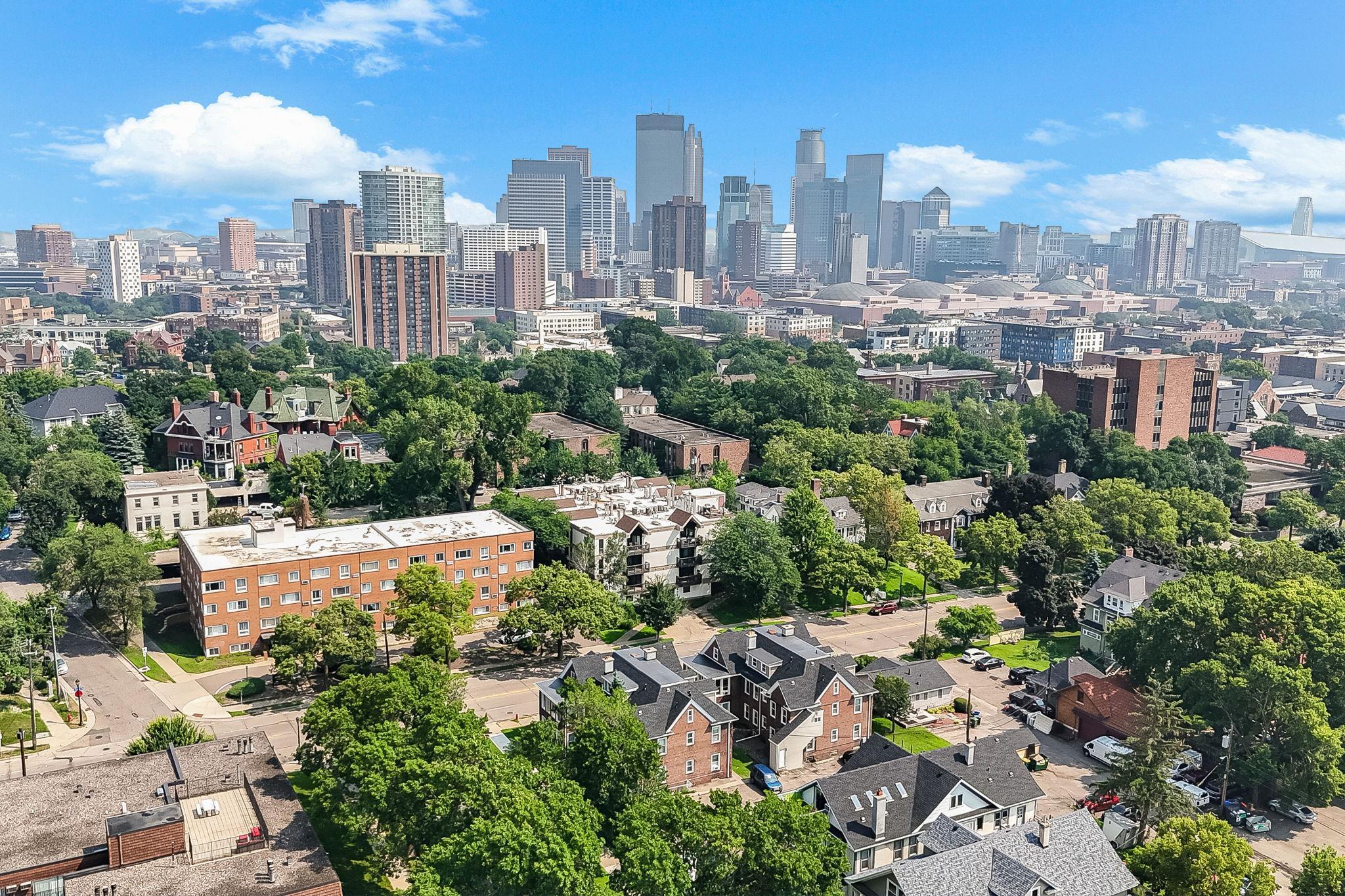 Property Photo:  232 W Franklin Avenue 302  MN 55404 