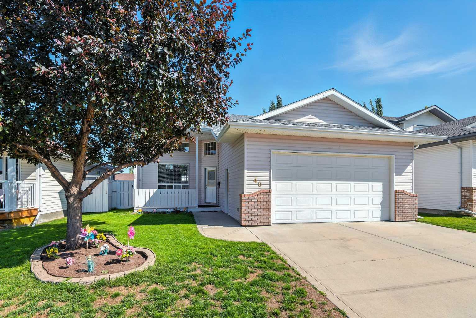 Property Photo: 40 Ammeter Close AB T4R 2Y5