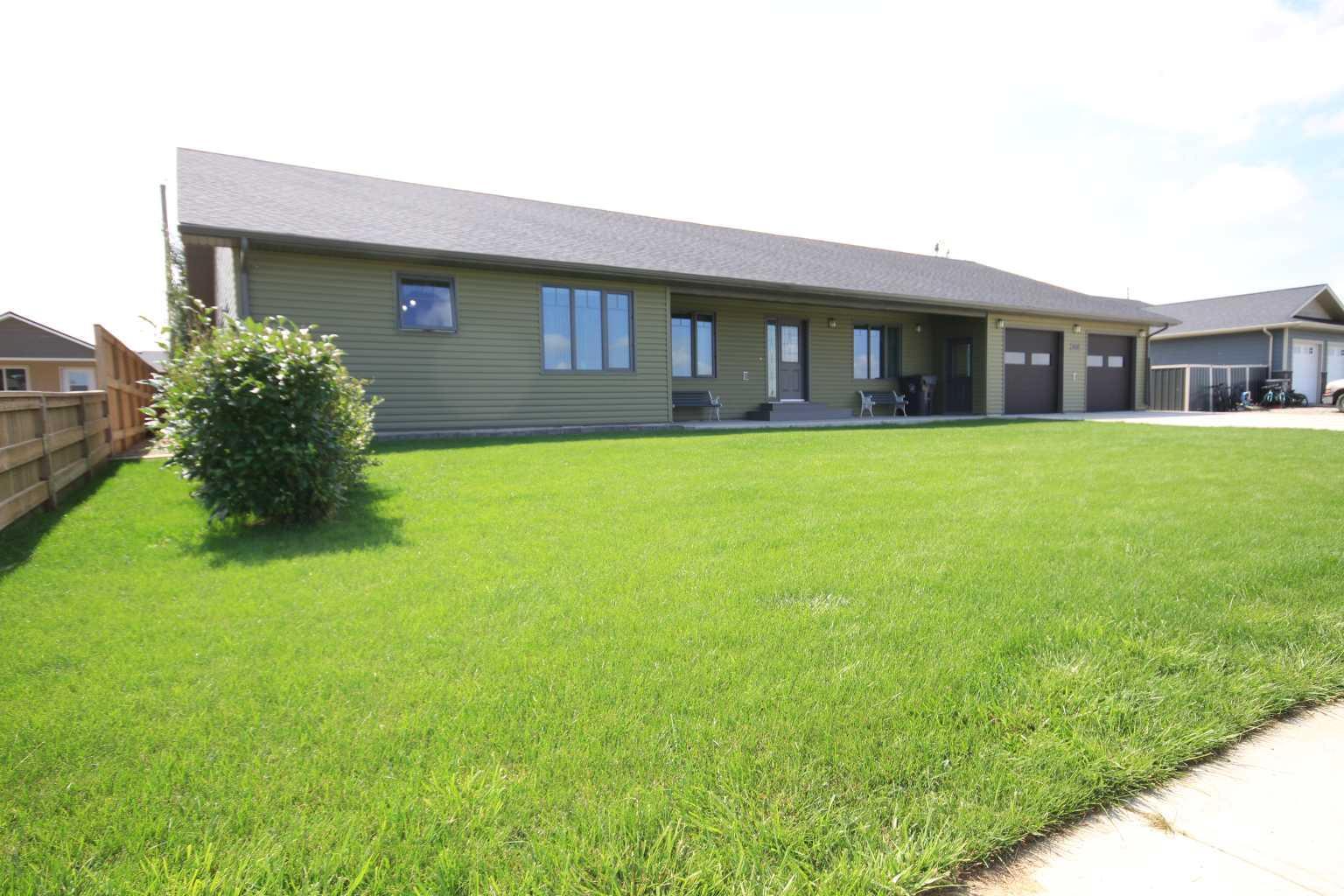 Property Photo: 212 3 Street N AB T0K 0Z0