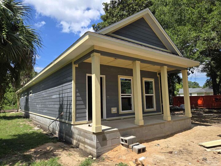 Property Photo: 110 E Bobe St FL 32503