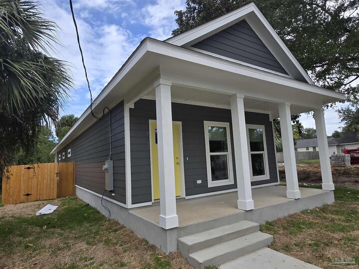 Property Photo: 110 E Bobe St FL 32503