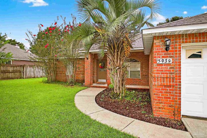 Property Photo: 5939 Jameson Cr FL 32571
