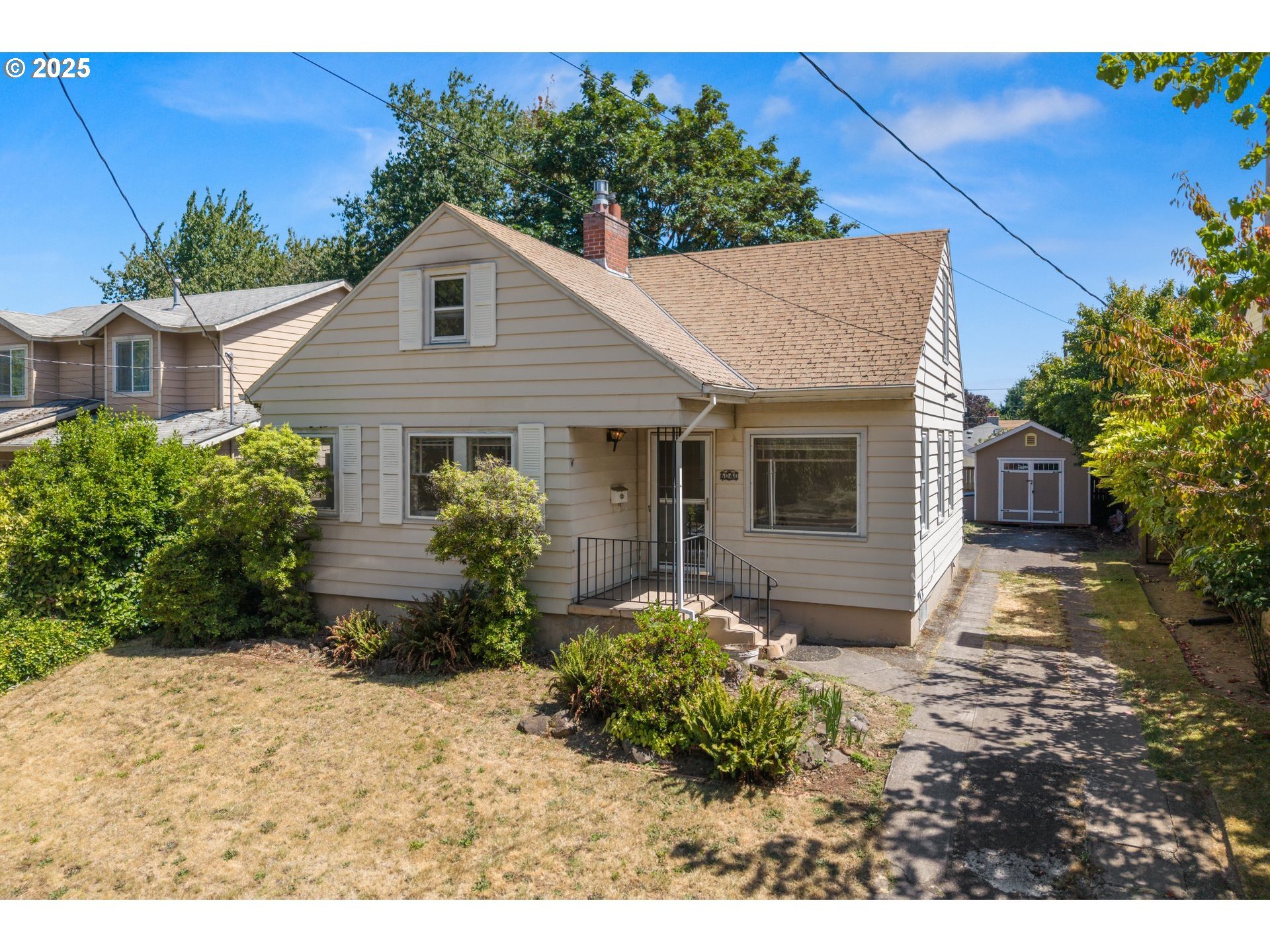 Property Photo: 6040 N Omaha Ave OR 97217