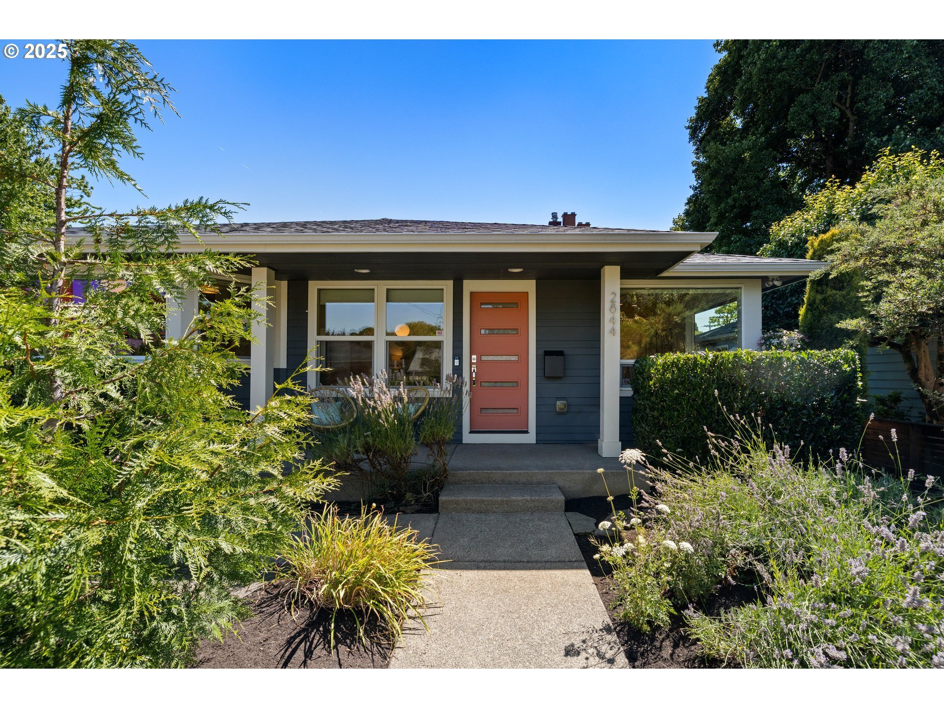 Property Photo:  2844 SE 60th Ave  OR 97206 