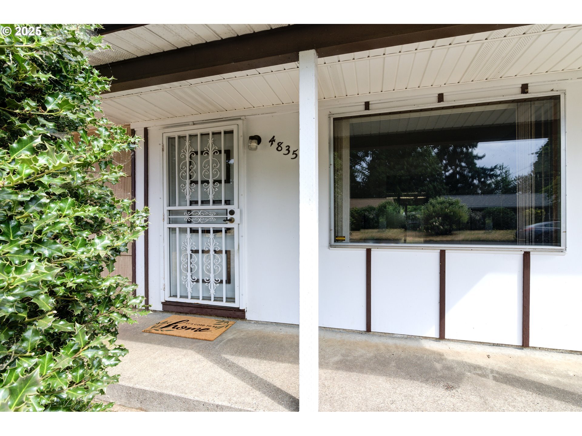 Property Photo: 4835 SE Brookside Dr OR 97222