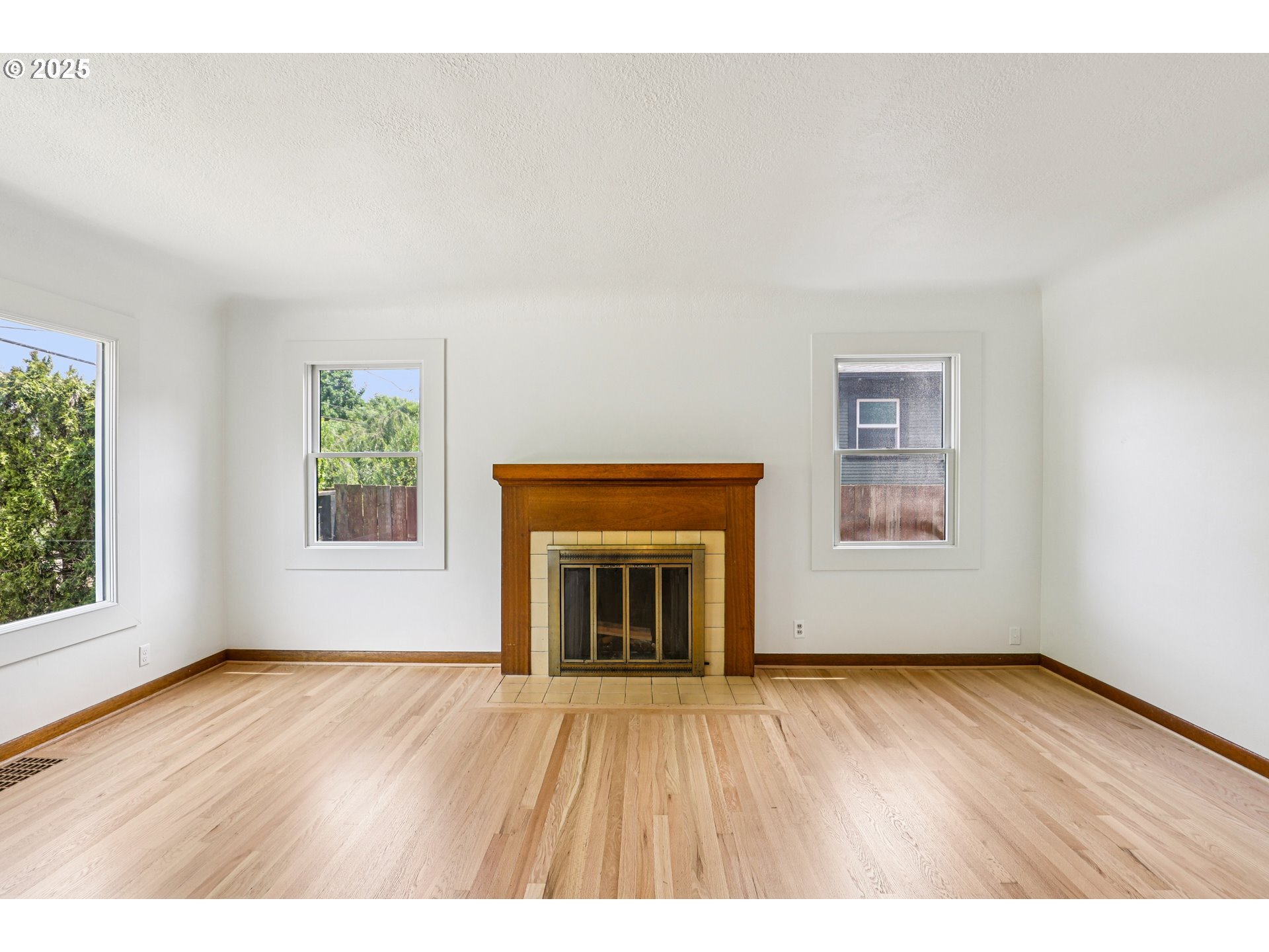 Property Photo: 1816 N Jarrett St OR 97217