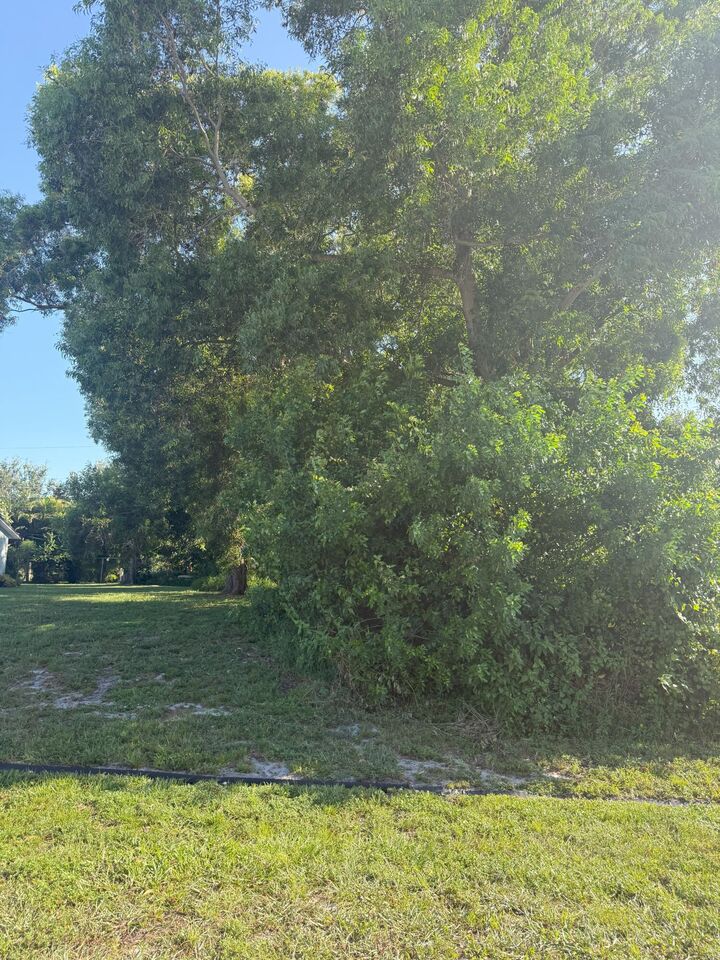 Property Photo:  2808 SW Ann Arbor Road  FL 34953 