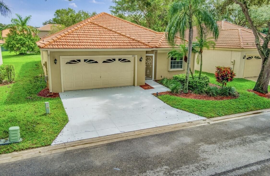 Property Photo:  1011 Aspri Way  FL 33418 
