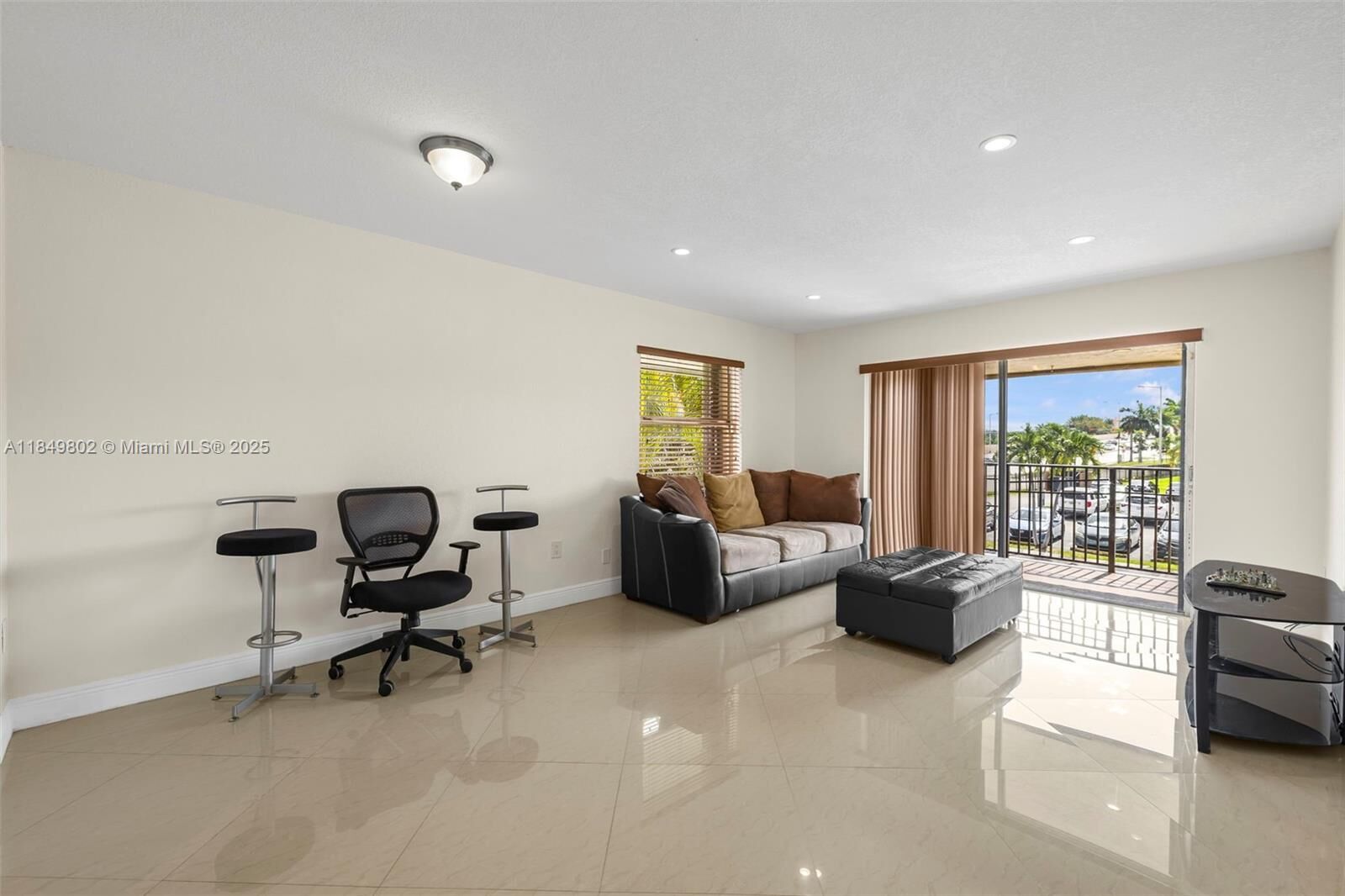 Property Photo: 10401 SW 108th Ave 243 FL 33176
