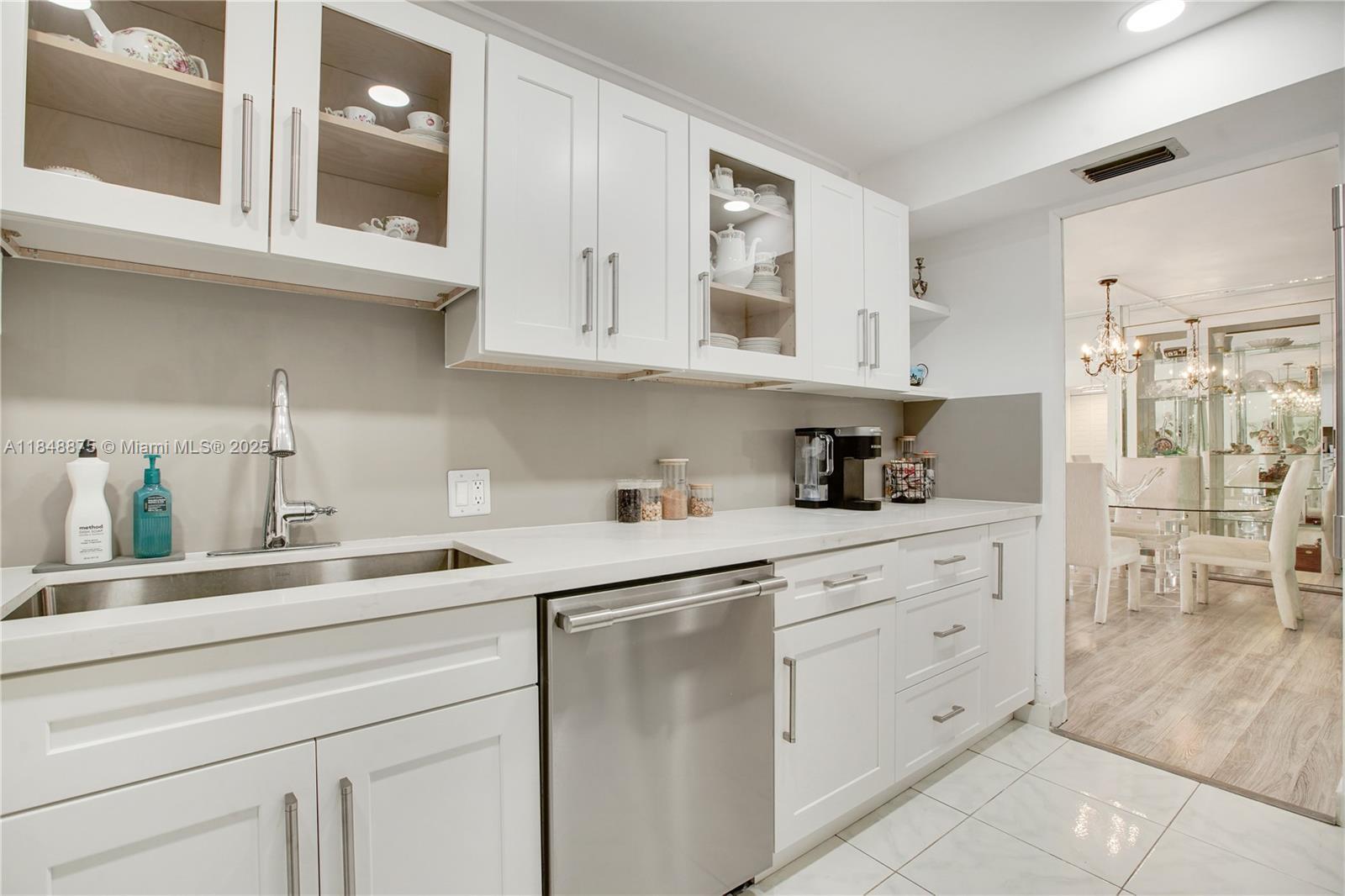 20301 W Country Club Drive 526  Aventura FL 33180 photo
