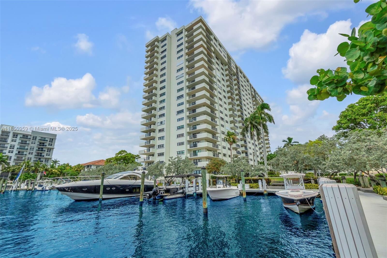 Property Photo:  3200 Port Royale Dr N 1104  FL 33308 