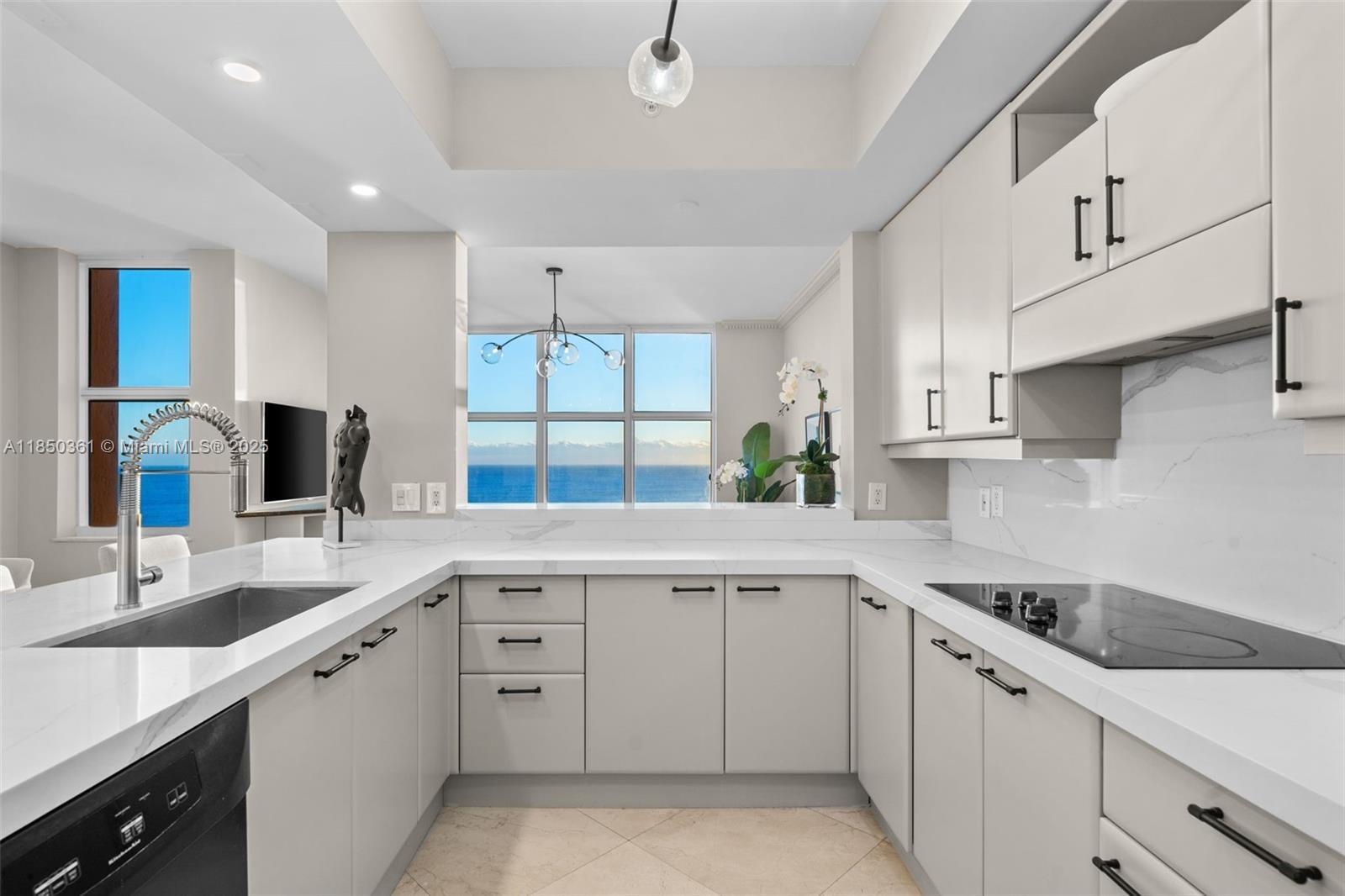 Property Photo: 2100 N Ocean Blvd 18D FL 33305