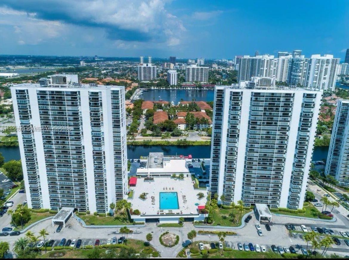 3675 N Country Club Dr 105  Aventura FL 33180 photo