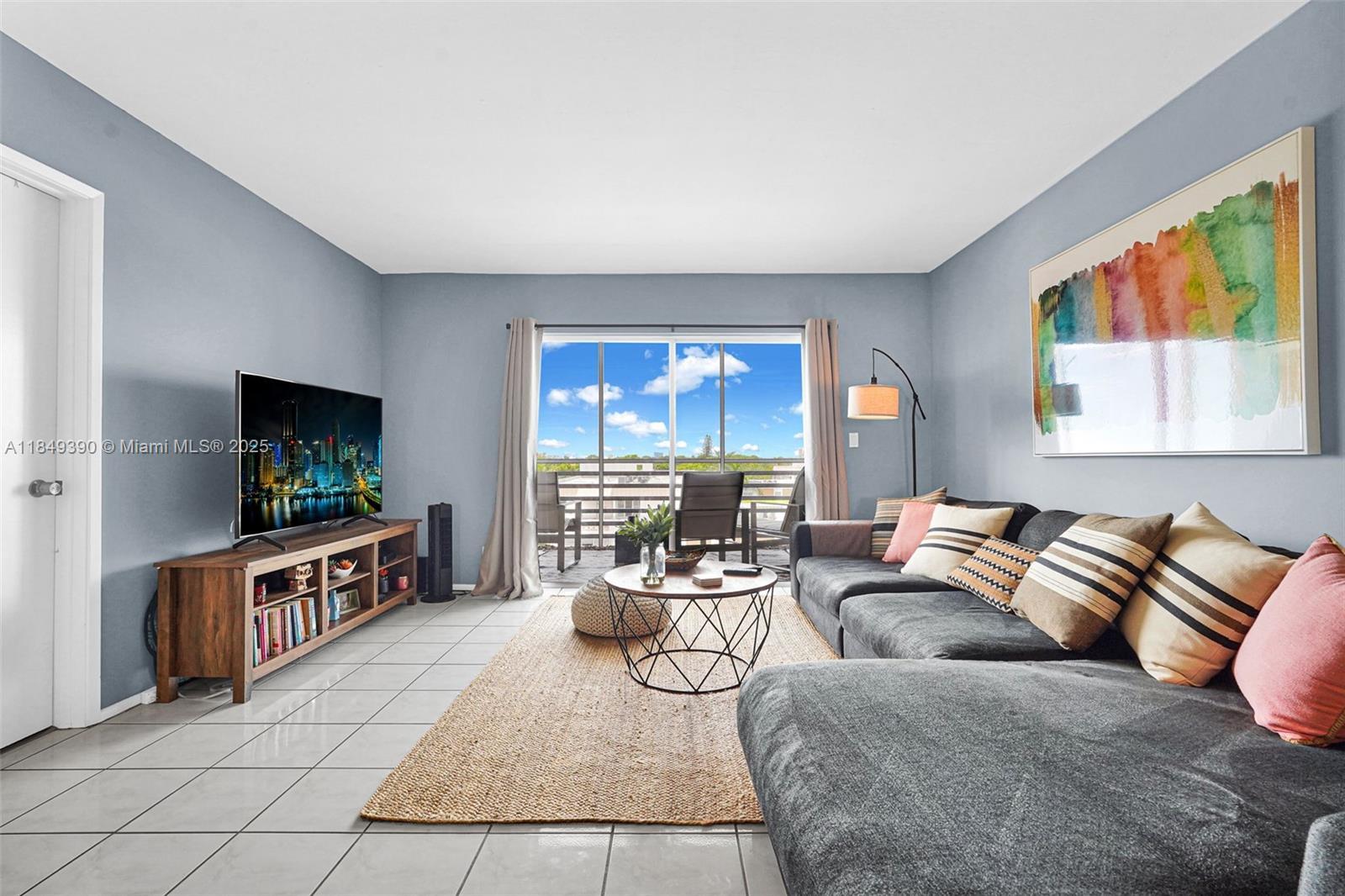 Property Photo: 3050 NE 16th Ave 605 FL 33334