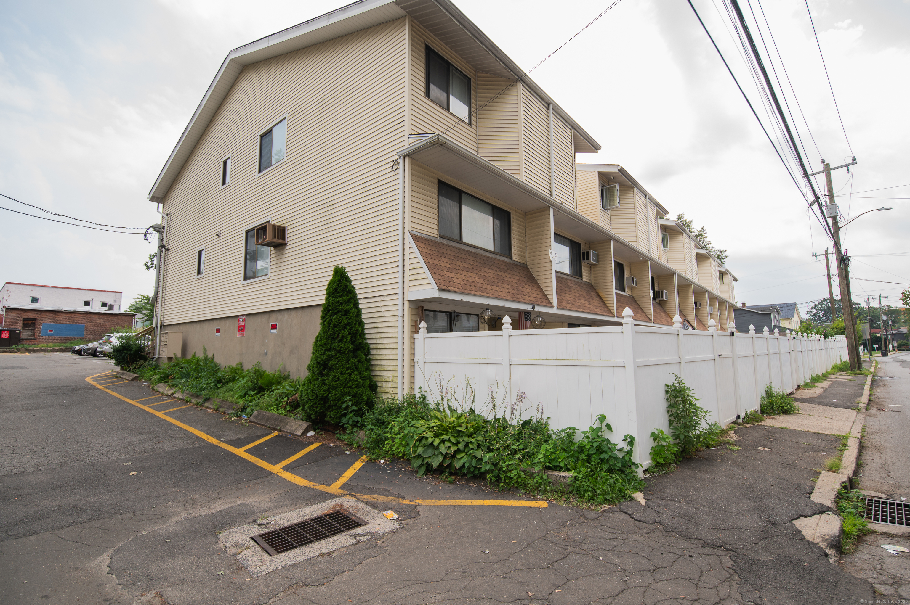 51 W Washington Avenue 51  Stamford CT 06902 photo