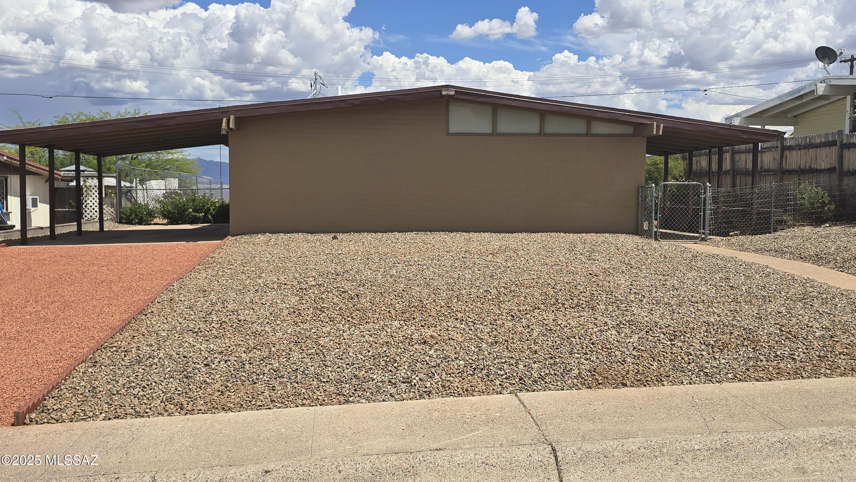 Property Photo: 113 S Ave B AZ 85631