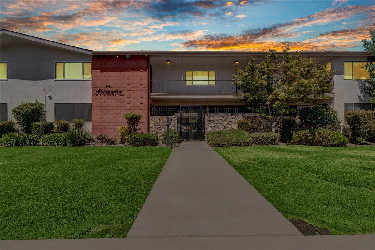 Property Photo: 1411 S Divisadero Street 1 CA 93277