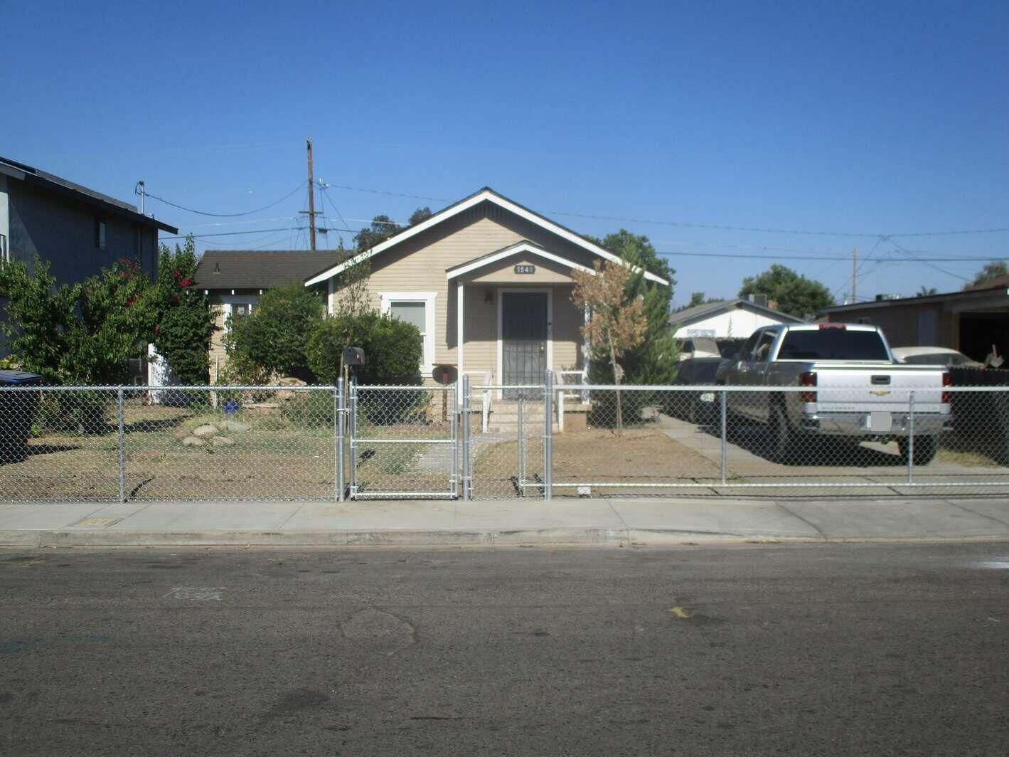 Property Photo:  1540 N Encina Street  CA 93291 