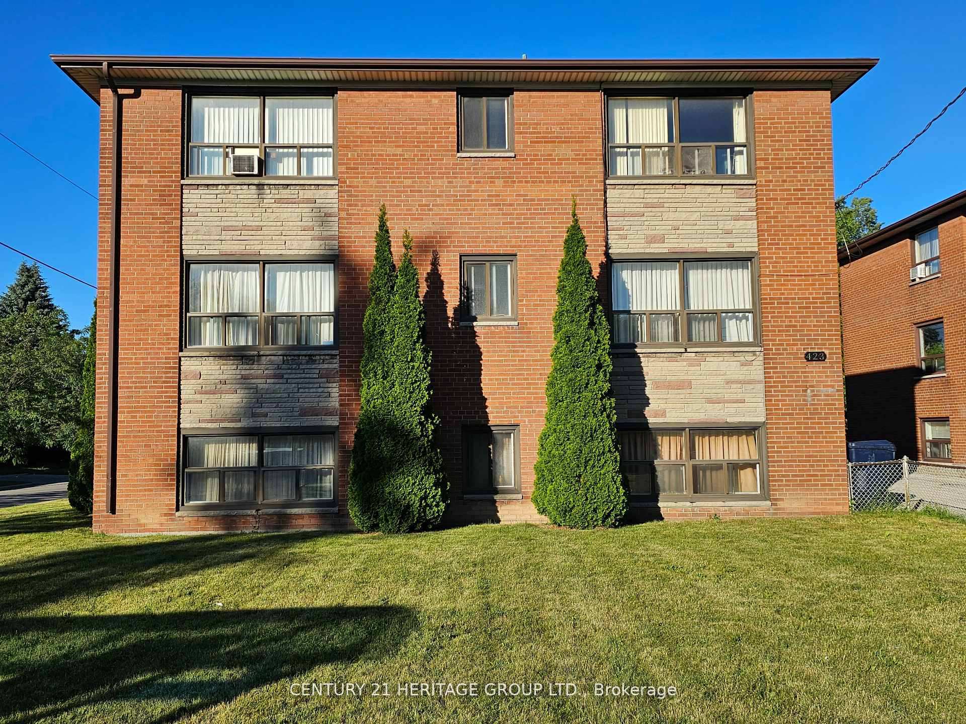 Property Photo: 423 Pharmacy Avenue 3 ON M1L 3G5