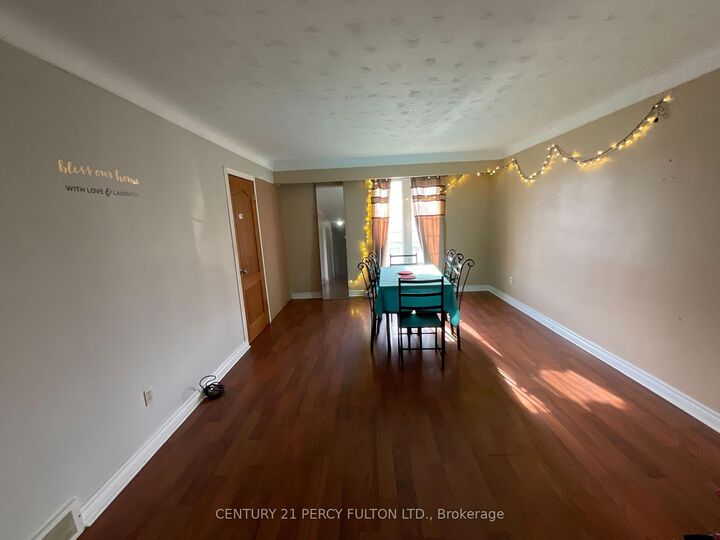 Property Photo: 2 Trelawn Parkway E ON L3C 1W3
