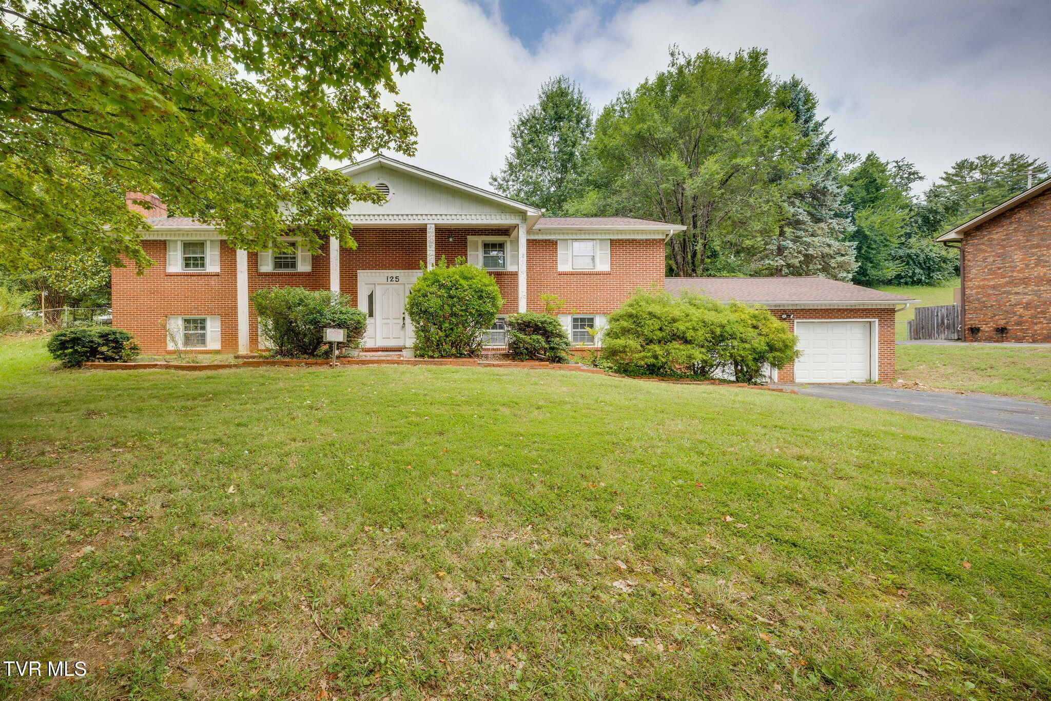 Property Photo: 125 Walker Street TN 37665