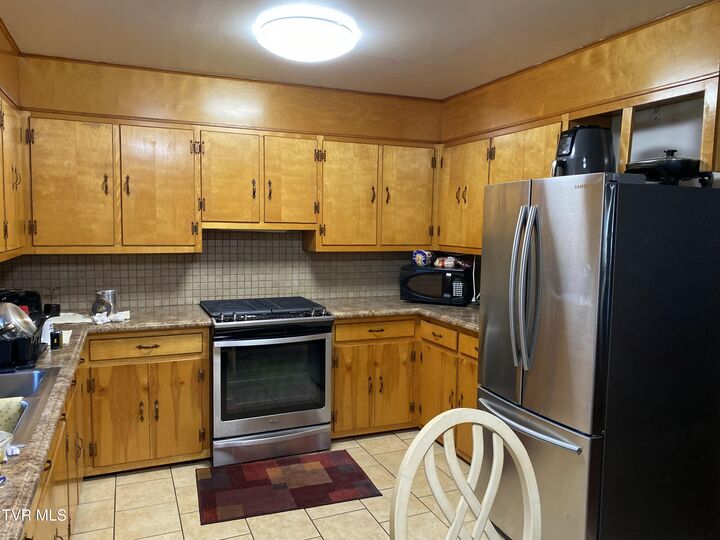 Property Photo: 400 Kaywood Avenue TN 37645