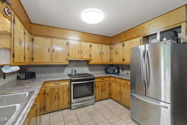 Property Photo:  400 Kaywood Avenue  TN 37645 