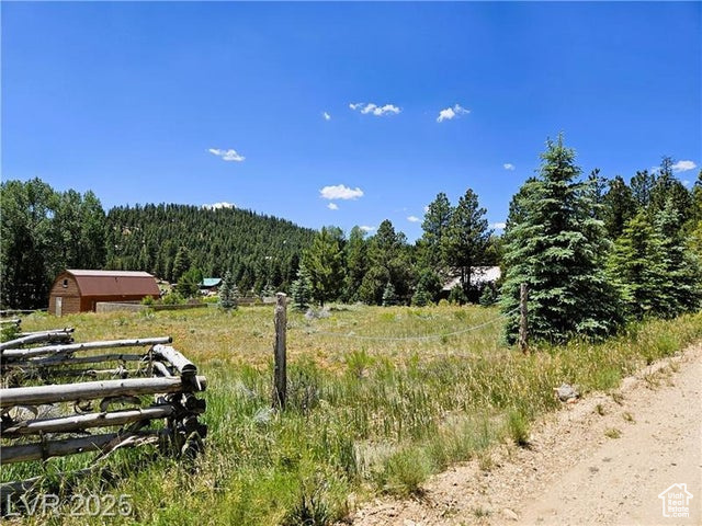 Property Photo: 642 Aspen Dr 2 UT 84735