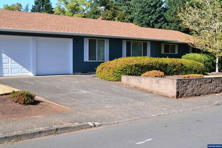 Property Photo:  2007 Joseph St S  OR 97302 