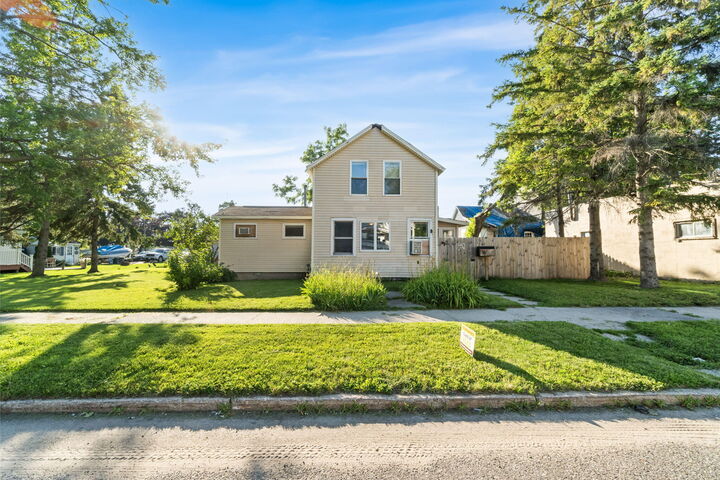 106 S B Street  Cheboygan MI 49721 photo