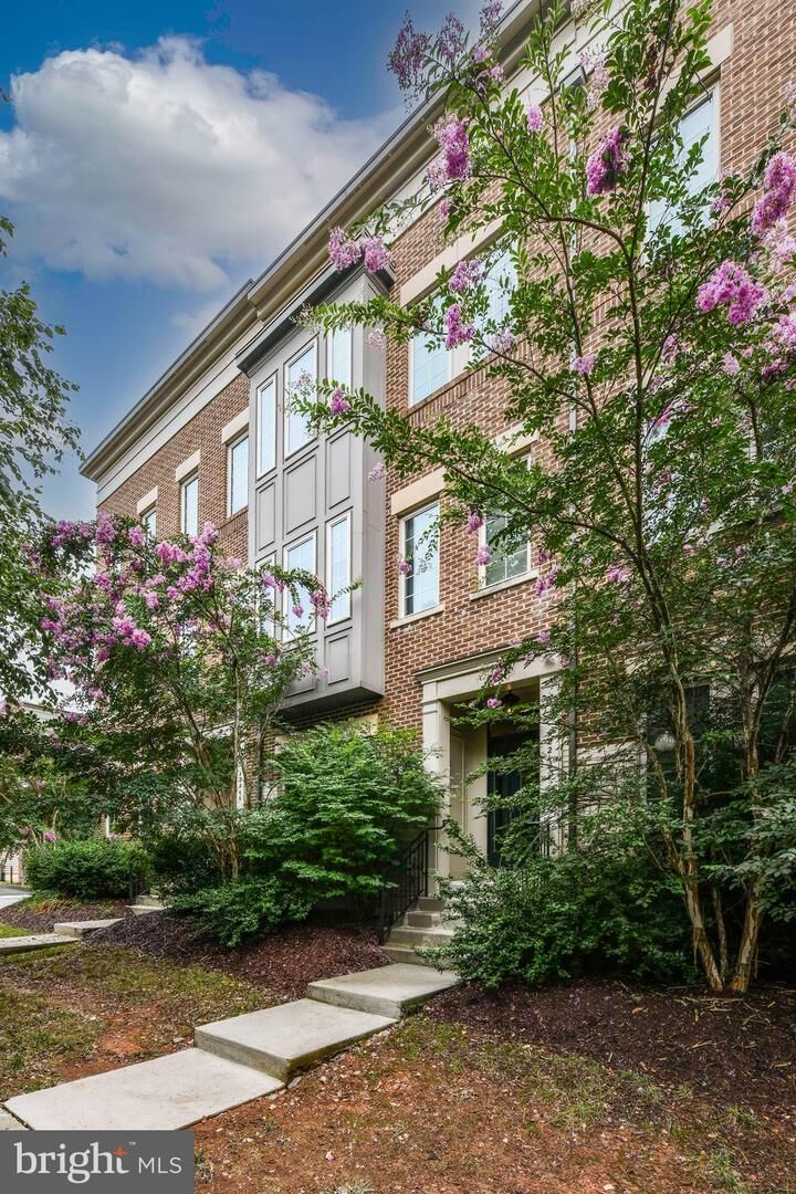 Property Photo: 42244 Bliss Terrace VA 20148
