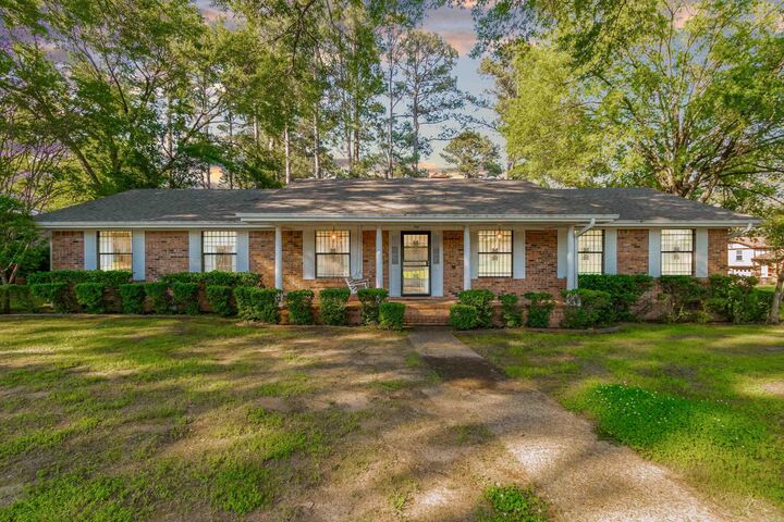 Property Photo:  1 Foxboro Cv  AR 72076 