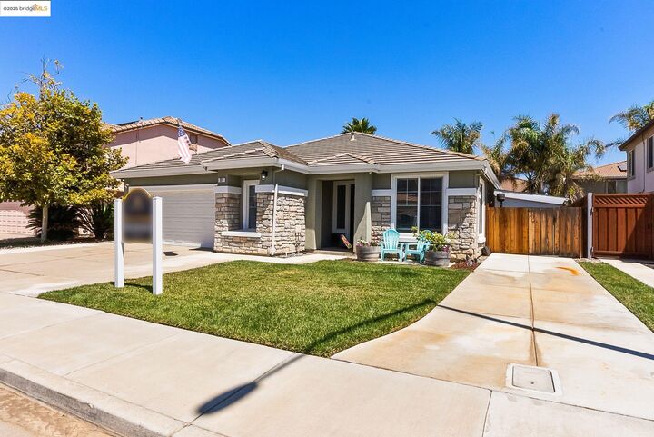 Property Photo: 328 Fareham Ct CA 94505