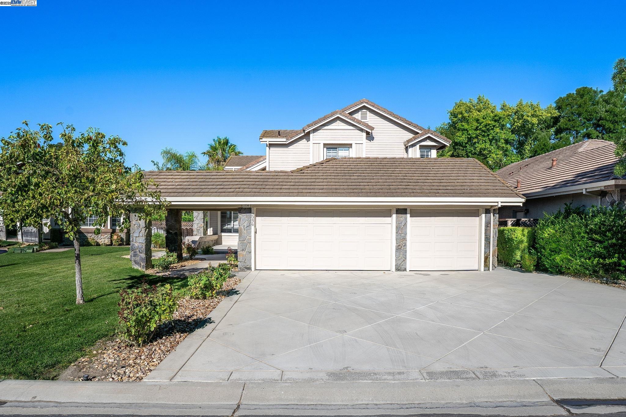 Property Photo: 2236 Colonial Ct CA 94505