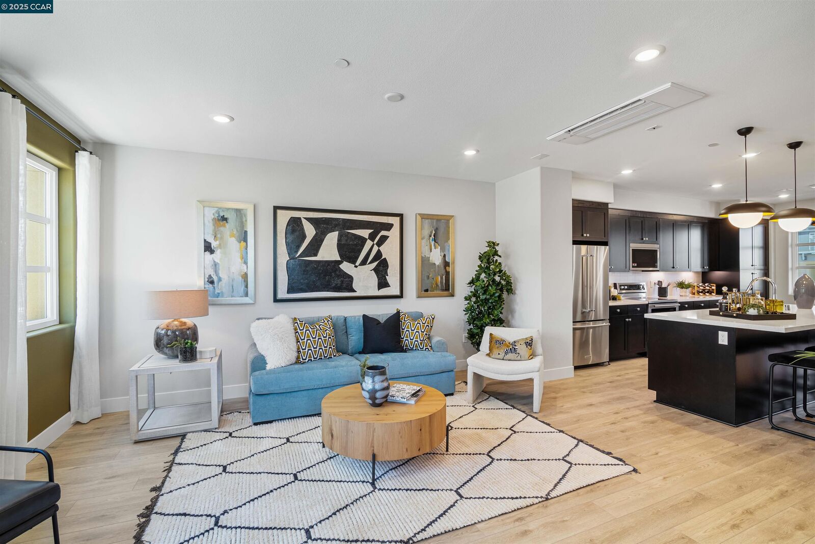 Property Photo: 27258 Lumina Ct CA 94541