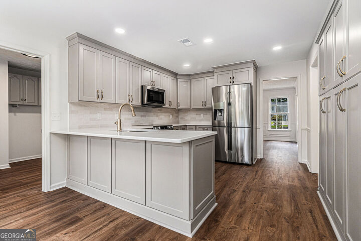 Property Photo: 1802 Hedge Sparrow Court NE GA 30075
