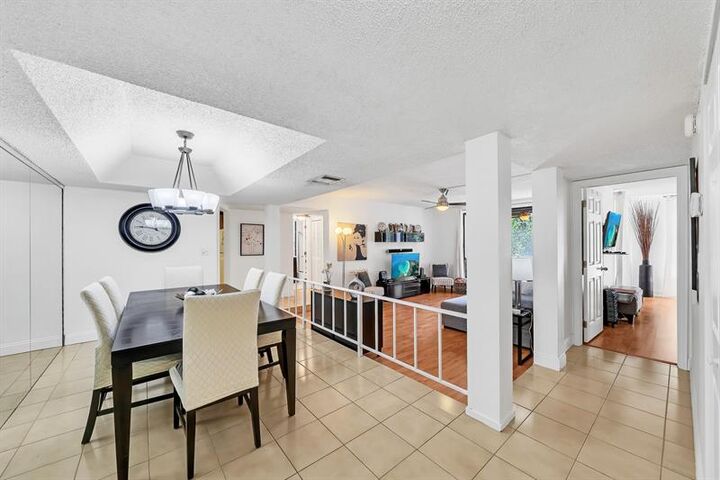 Property Photo:  3730 Inverrary Dr 3V  FL 33319 