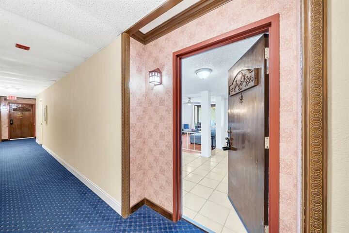 Property Photo: 3730 Inverrary Dr 3V FL 33319
