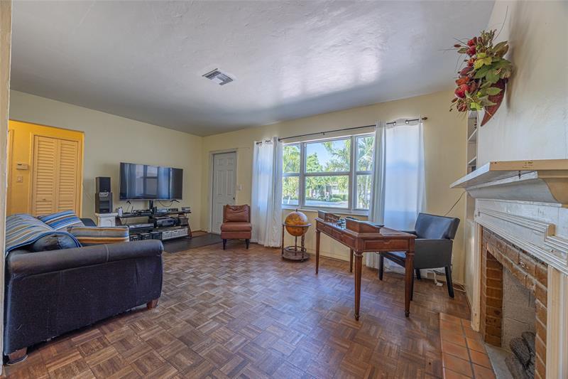 Property Photo:  2420 NE 7th Ave  FL 33305 