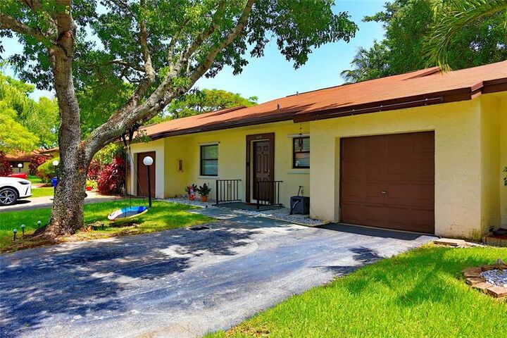 Property Photo:  6616 N Parkway Dr  FL 33068 