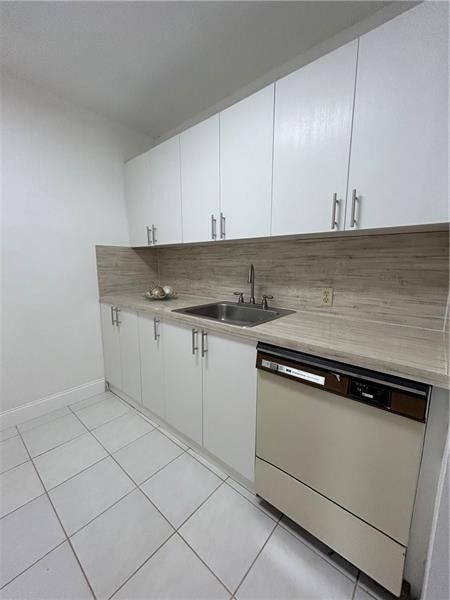 Property Photo: 185 Fanshaw E FL 33434