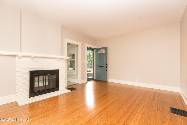 Property Photo: 2908 Beaumont Rd KY 40205