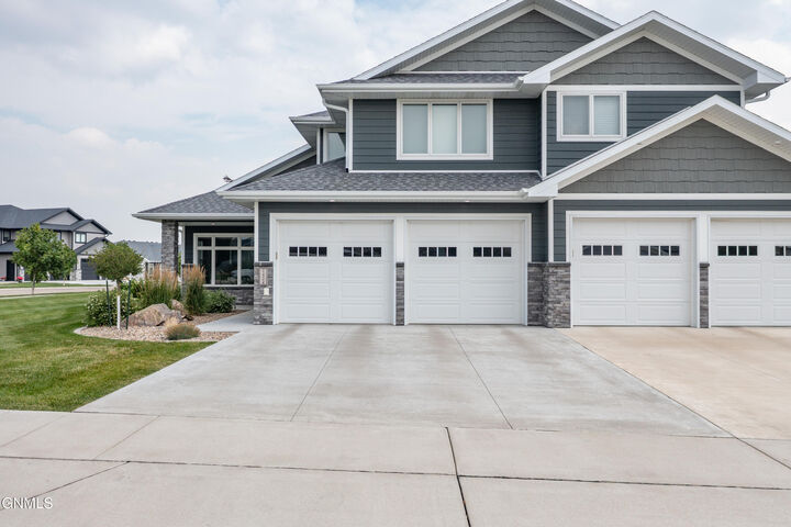 Property Photo:  1424 Community Lp  ND 58503 