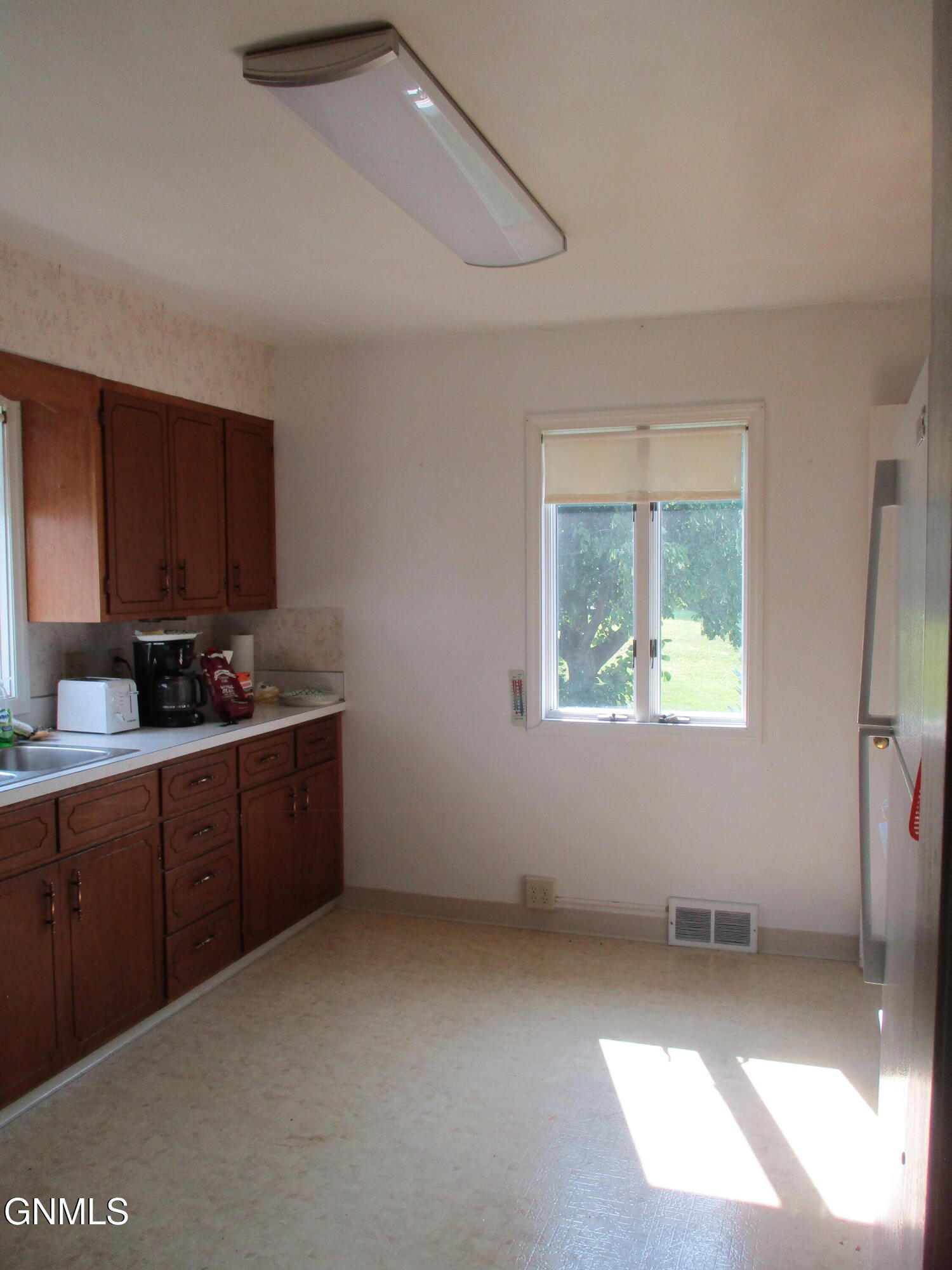 Property Photo:  117 Summit Street  ND 58576 