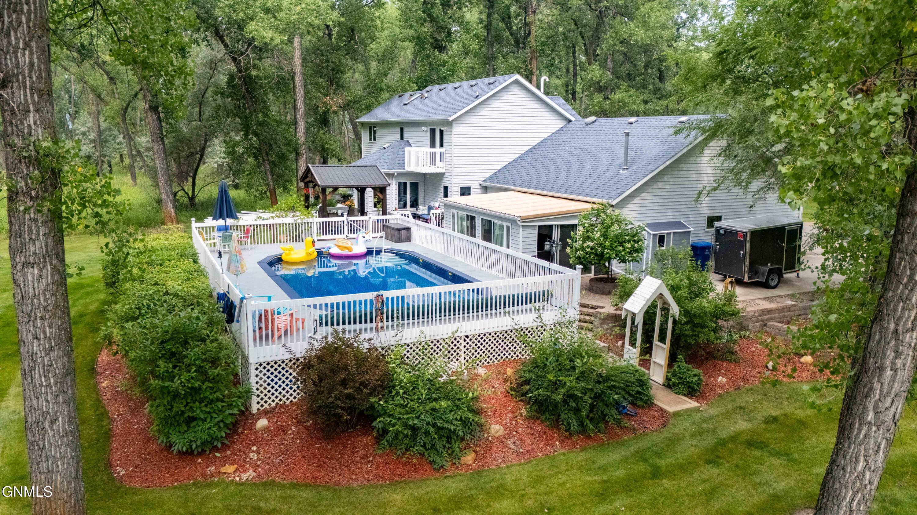 Property Photo:  2405 Far West Drive  ND 58504 